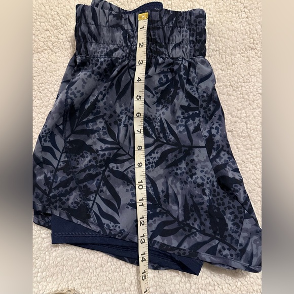 Avia Women’s Gray/Navy Plant Print Running Short size Large (12-14) Biker Liner - Picture 7 of 8